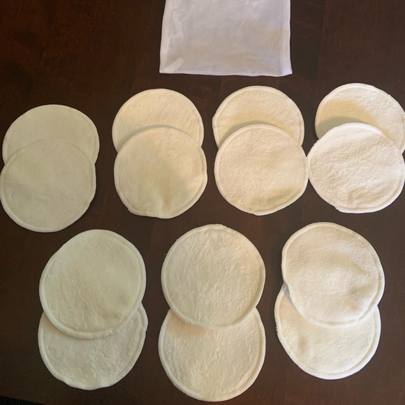 Set of 14 reusable breast pads. - Picture 1 of 3